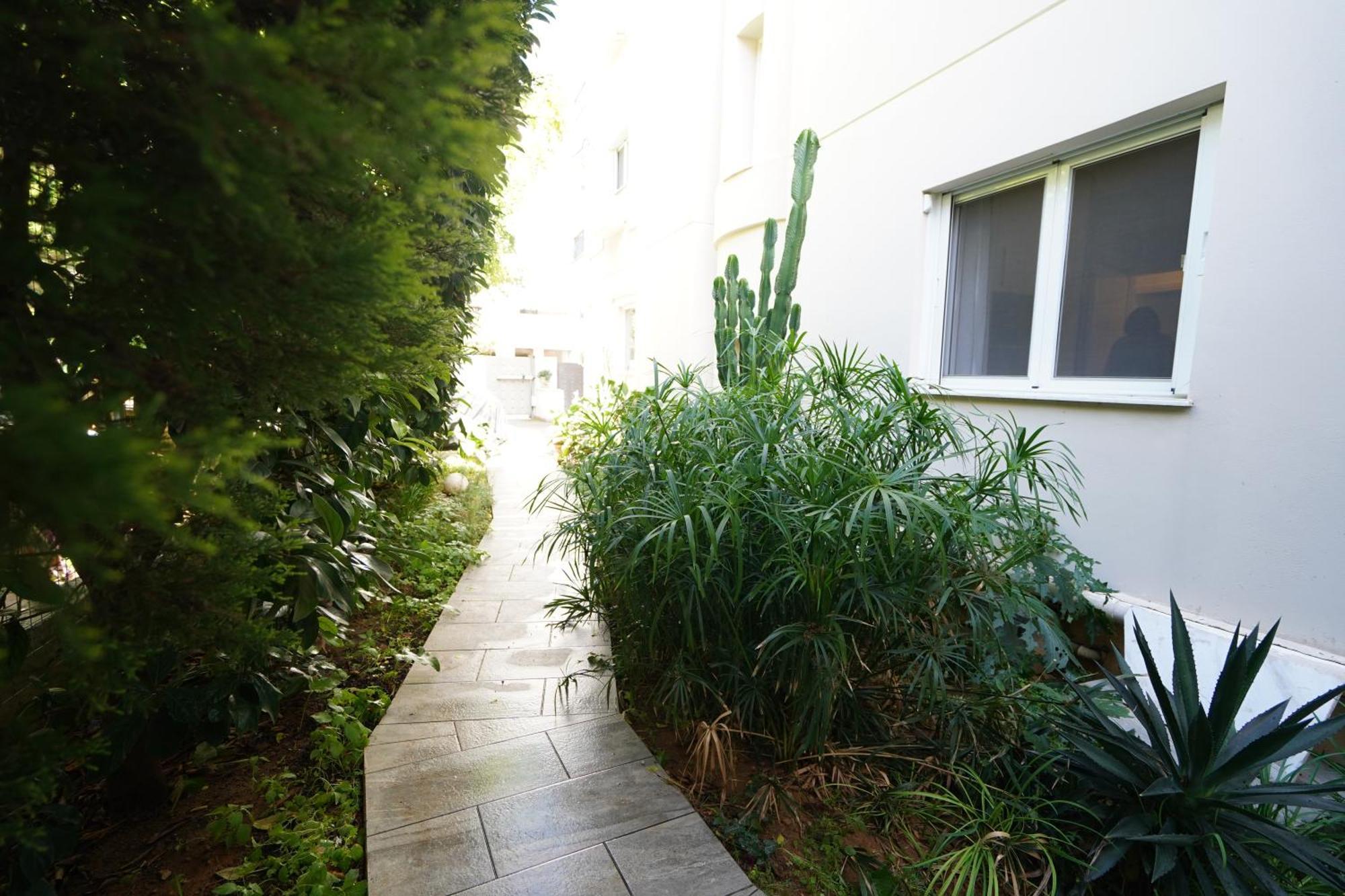 Garden Apartment Next To The Mall -Private Parking Athen Exterior foto