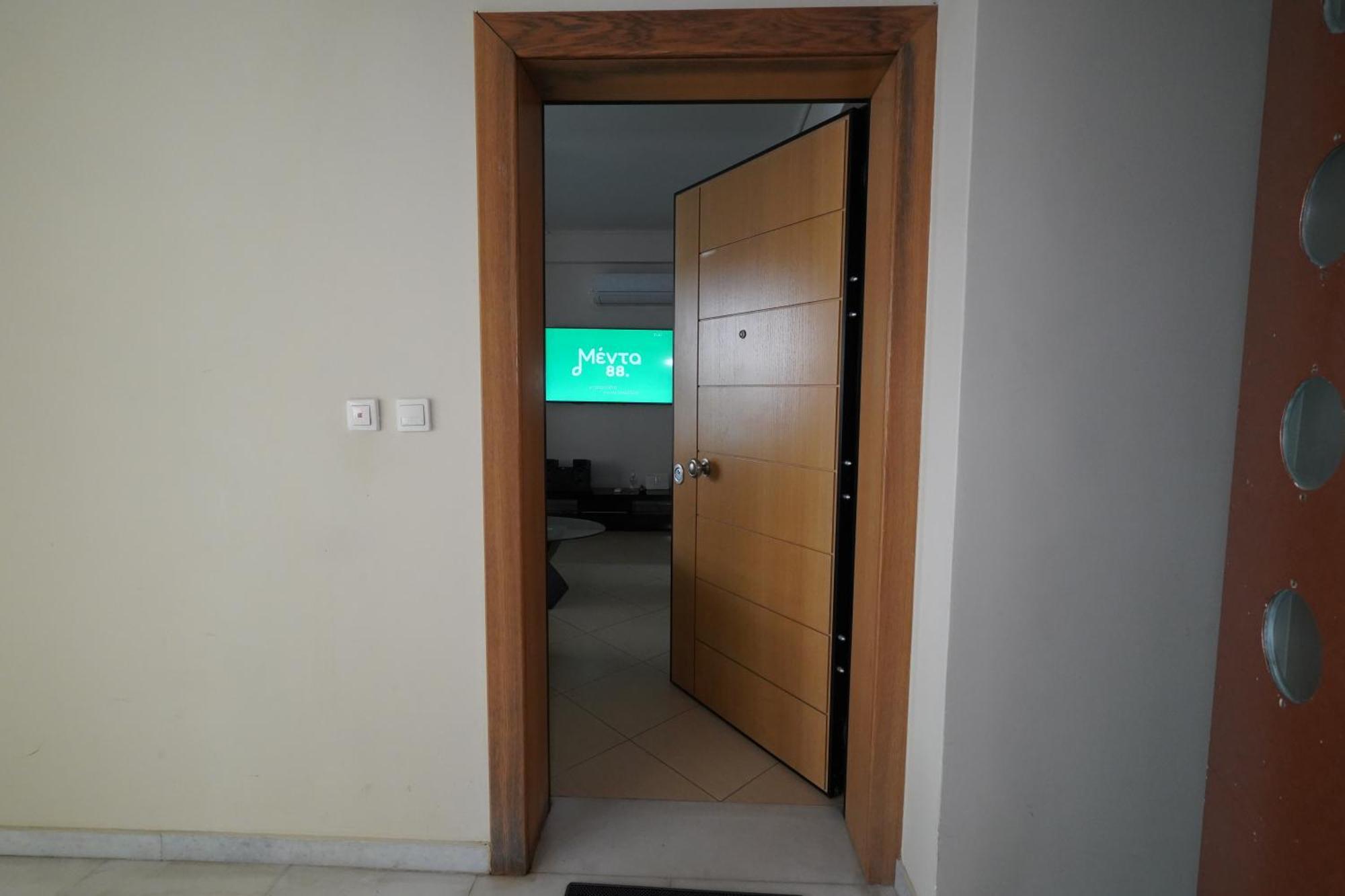 Garden Apartment Next To The Mall -Private Parking Athen Exterior foto